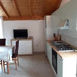 House Blue Island * Jezera
