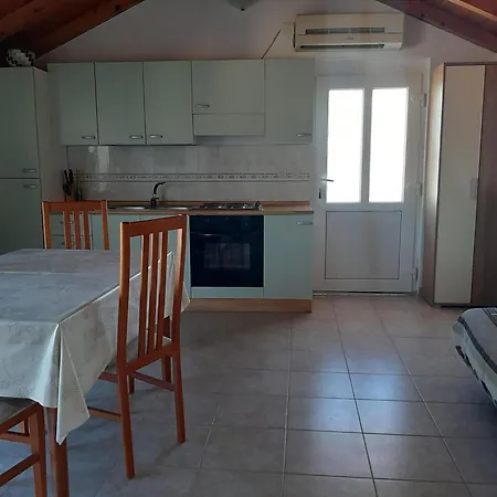 House Blue Island Jezera