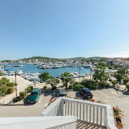 House Blue Island Holiday home Jezera