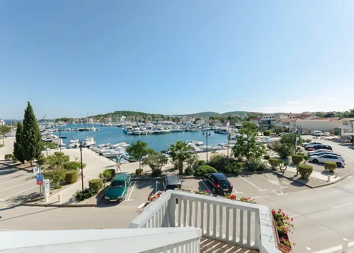 House Blue Island Holiday home Jezera